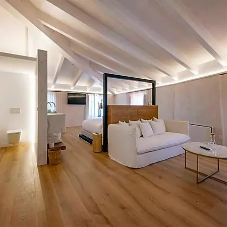Palau Macelli & מלון 4*