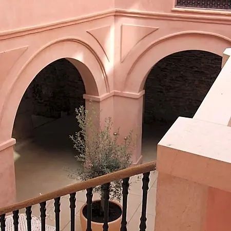 Palau Macelli & מלון 4*
