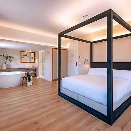 Palau Macelli & 4* Roses